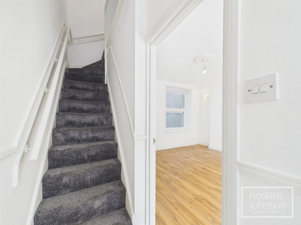 Property photo 3 of 19 Entrance Hallway