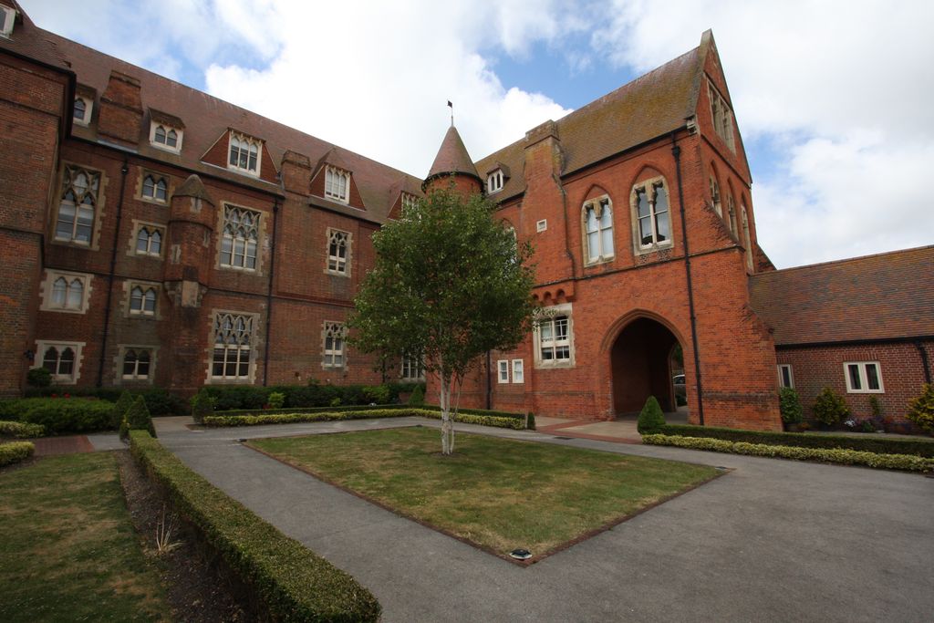 Property photo 2 of 11