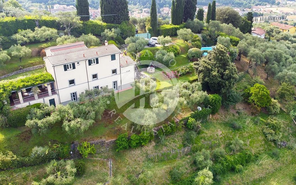 Property photo 2 of 27