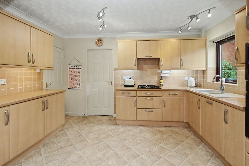 Property photo 3 of 13