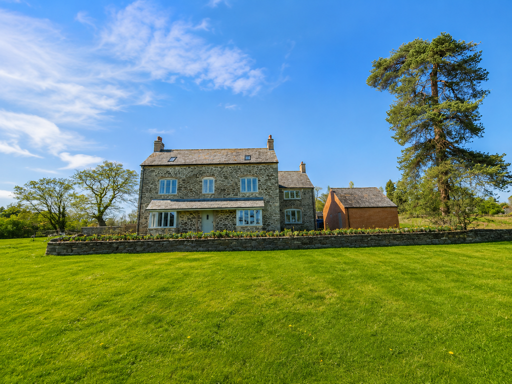 Property photo 1 of 32