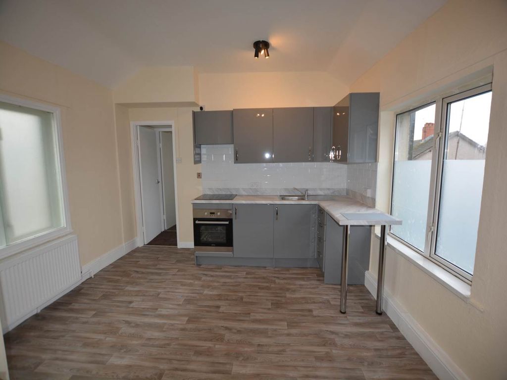 Property photo 3 of 5 Kitchen &amp; Dinner