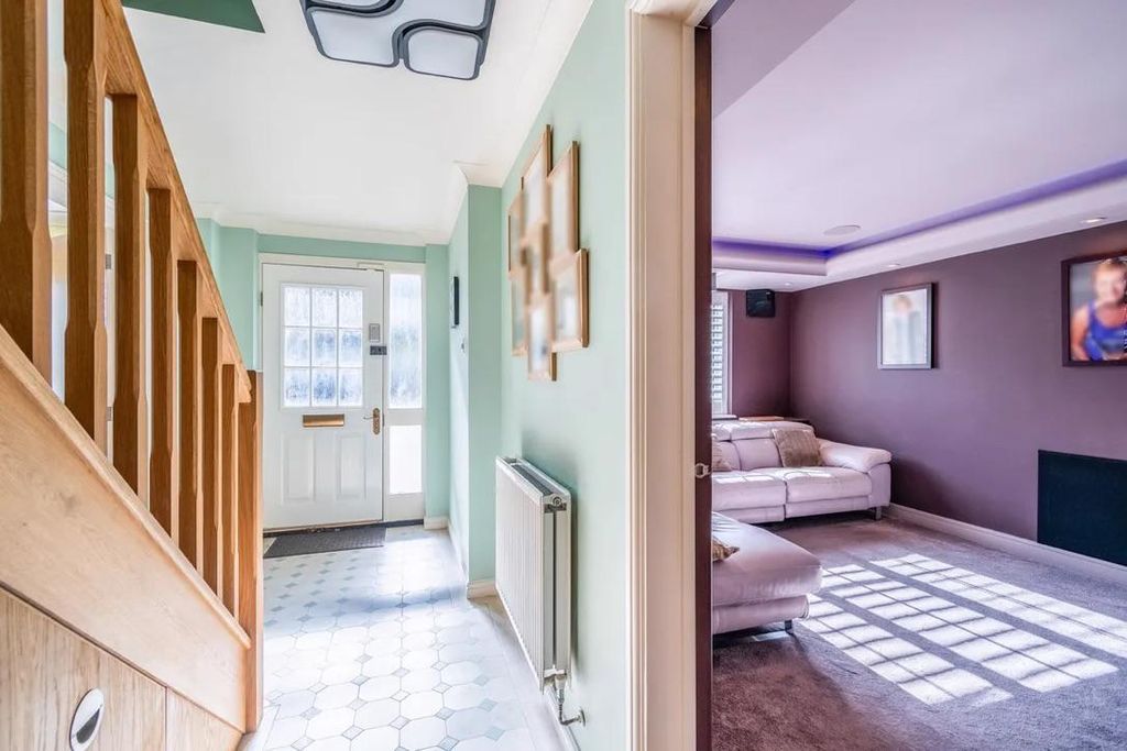 Property photo 2 of 18 Hallway