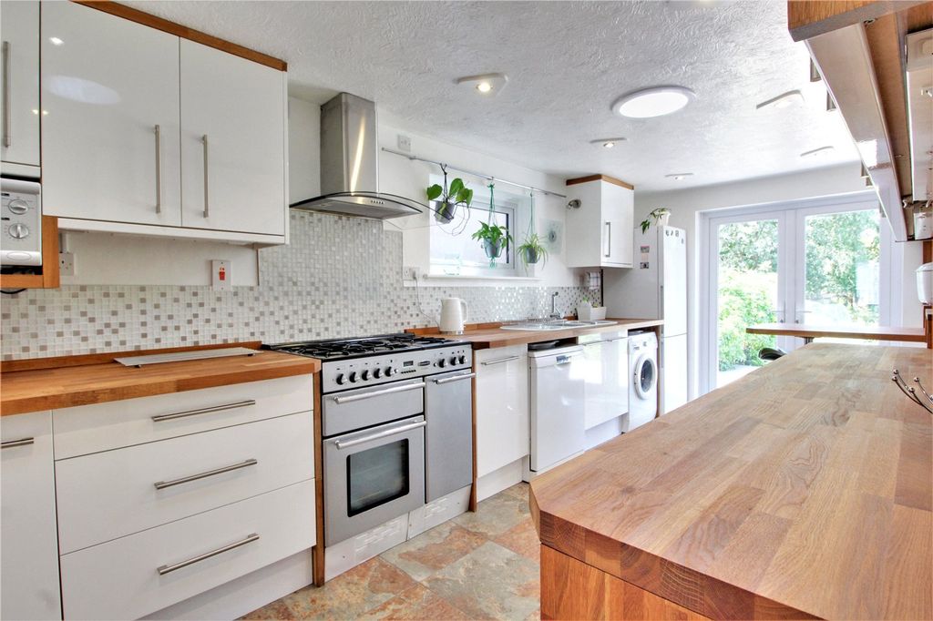 Property photo 2 of 16 Picture No. 05