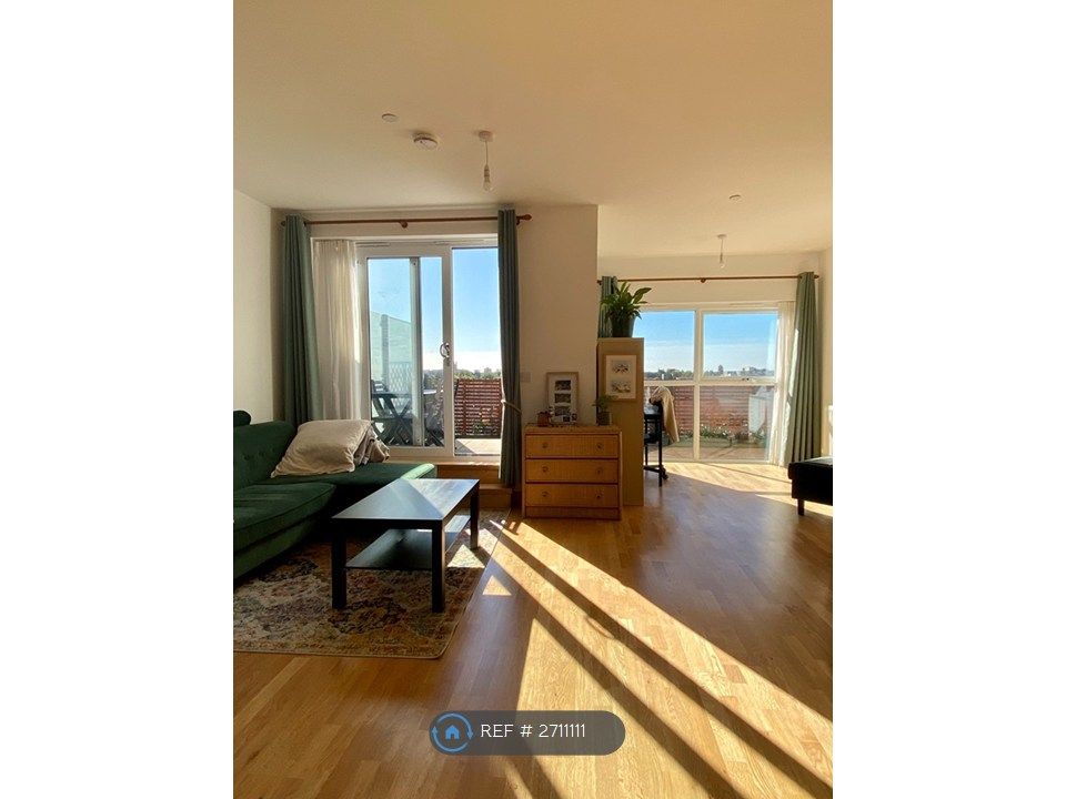 Property photo 1 of 20 Living Room