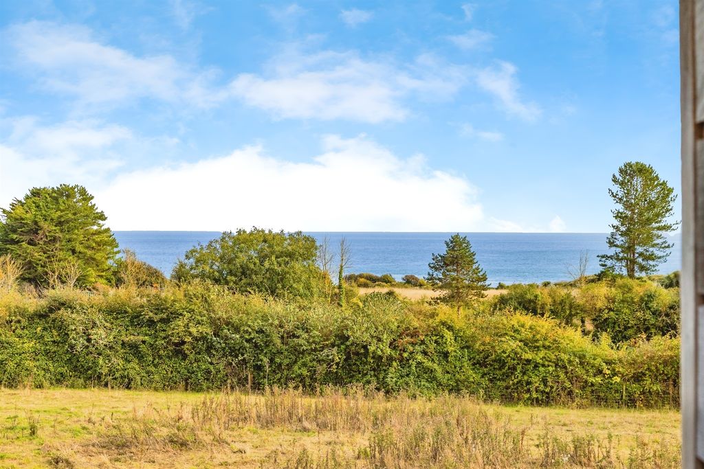 Property photo 3 of 33