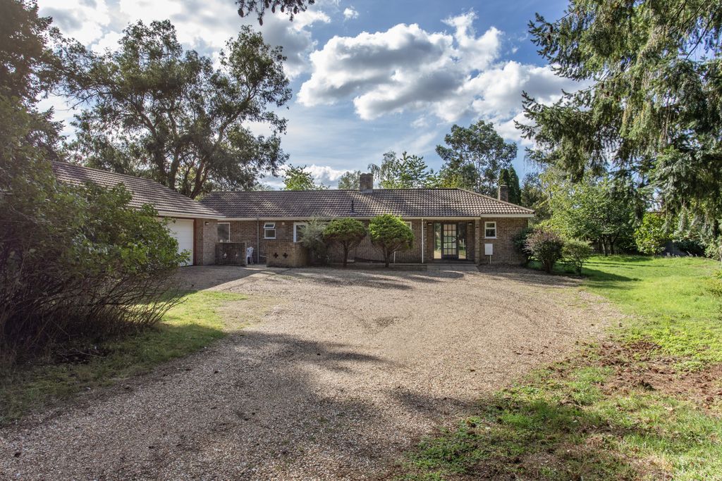 Property photo 2 of 28