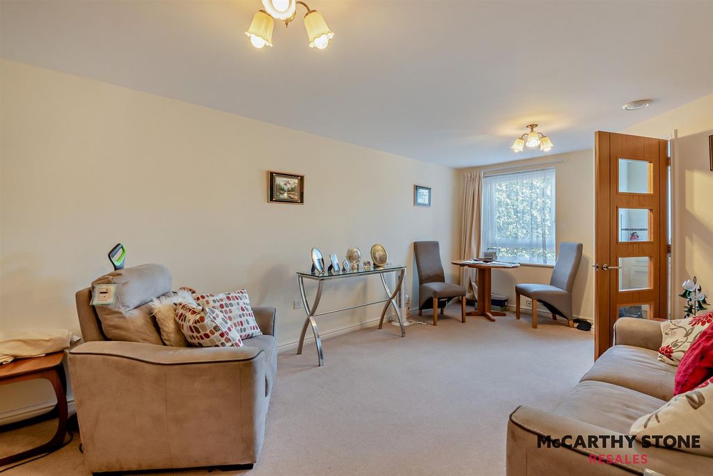 Property photo 2 of 32 8624044-Interior07-800.Jpg