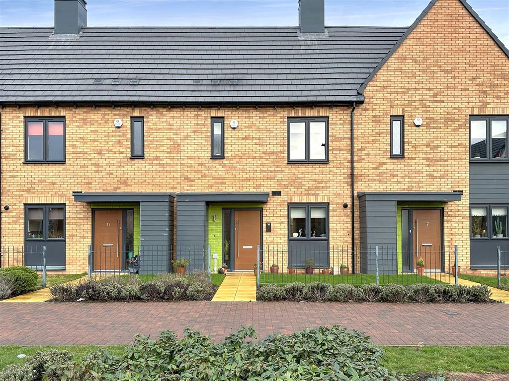 Property photo 1 of 21 Front Aspect 225