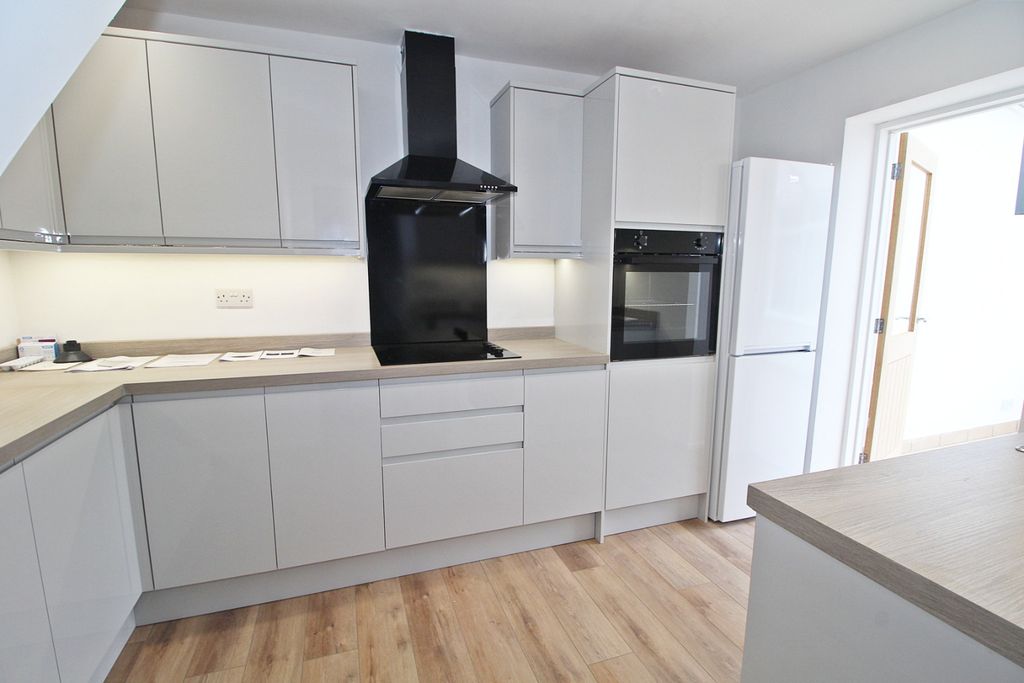 Property photo 3 of 11 5372534
