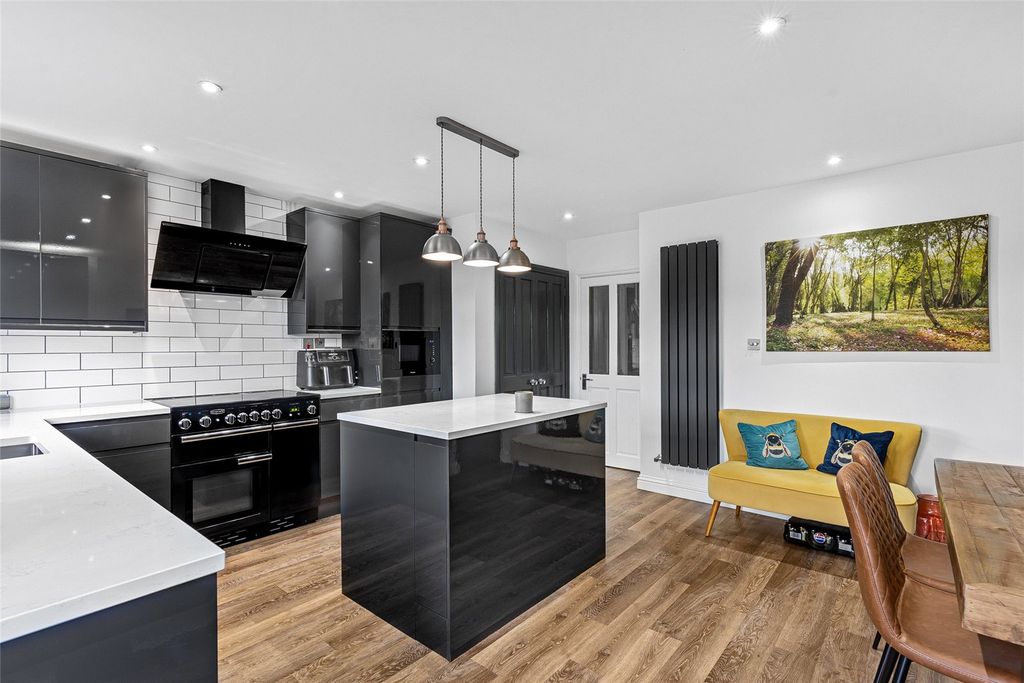 Property photo 2 of 15 Picture No. 04