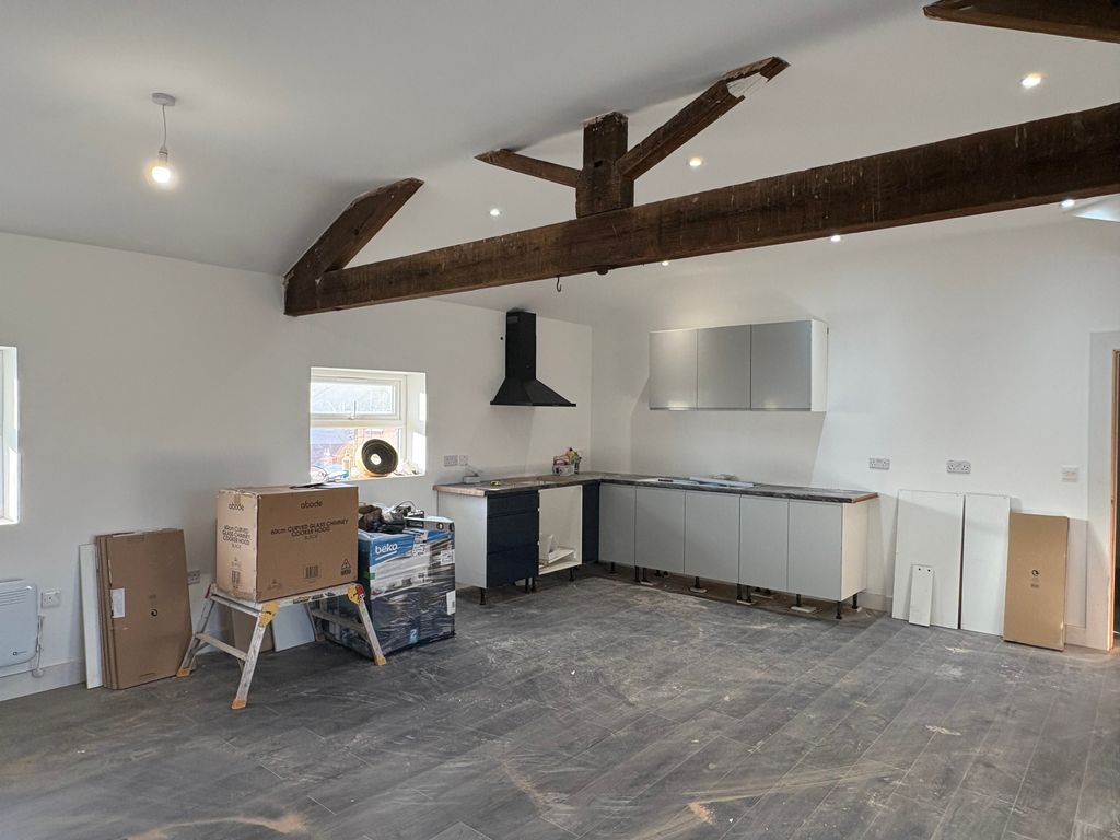 Property photo 1 of 15 Lounge