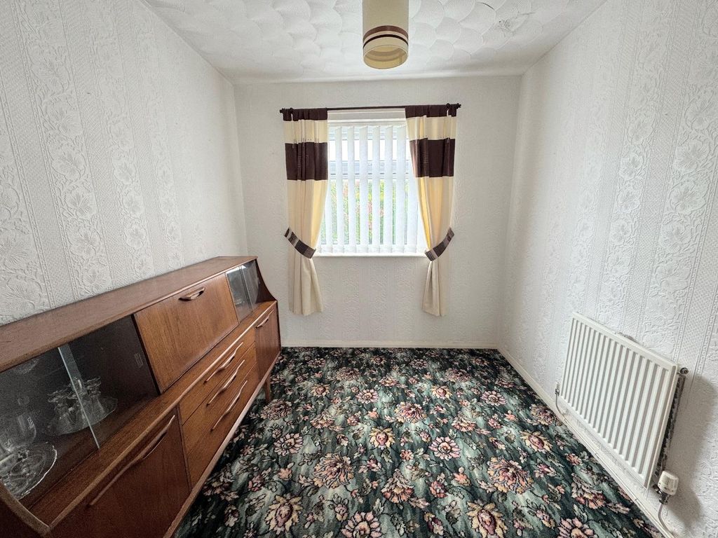 Property photo 3 of 11 Dining Room