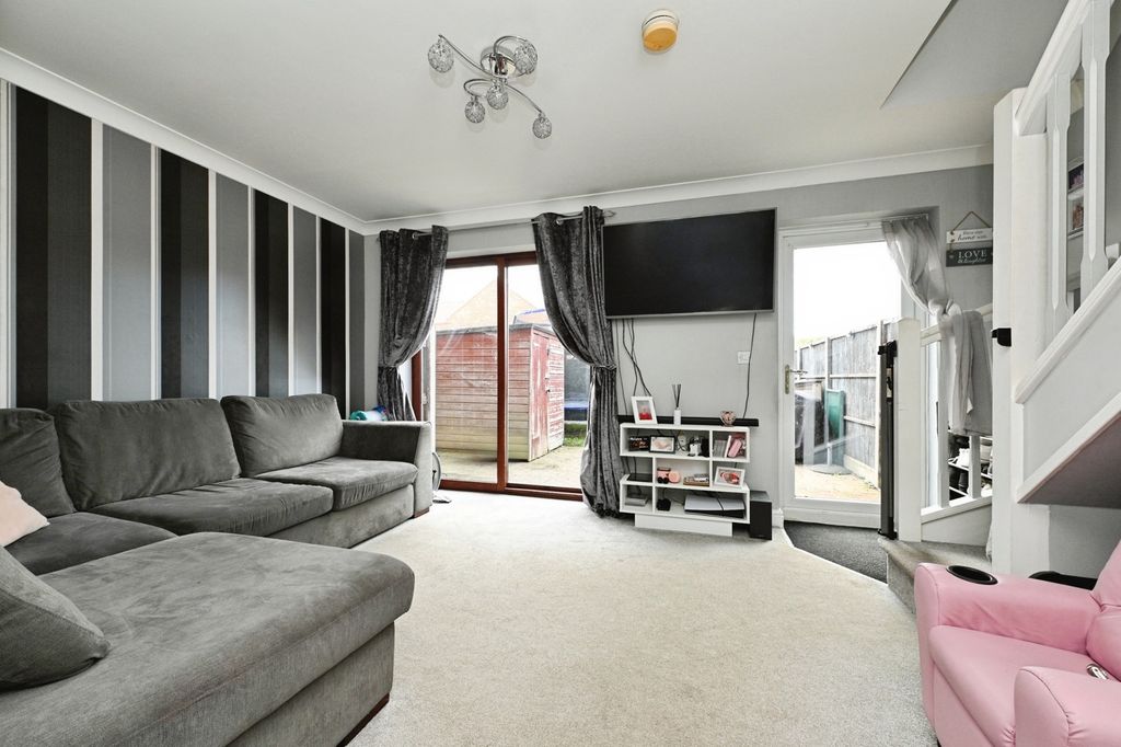 Property photo 3 of 17 Photo