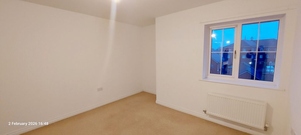 Property photo 2 of 14 Main Bedroom