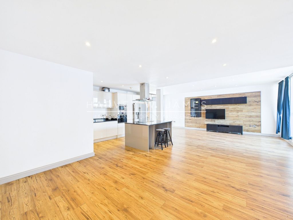 Property photo 2 of 36