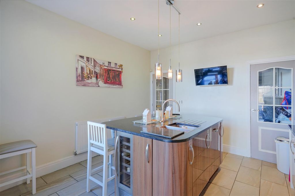 Property photo 3 of 13 Kitchen 2.Jpg