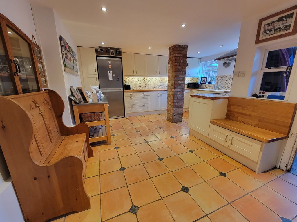 Property photo 2 of 17