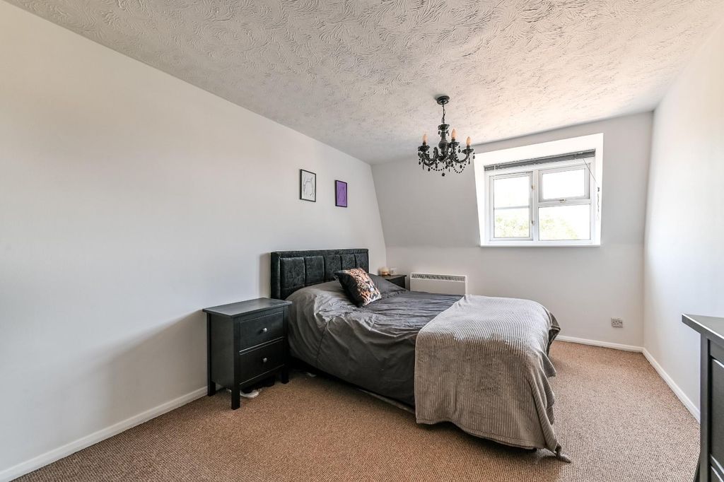 Property photo 1 of 11 Bedroom