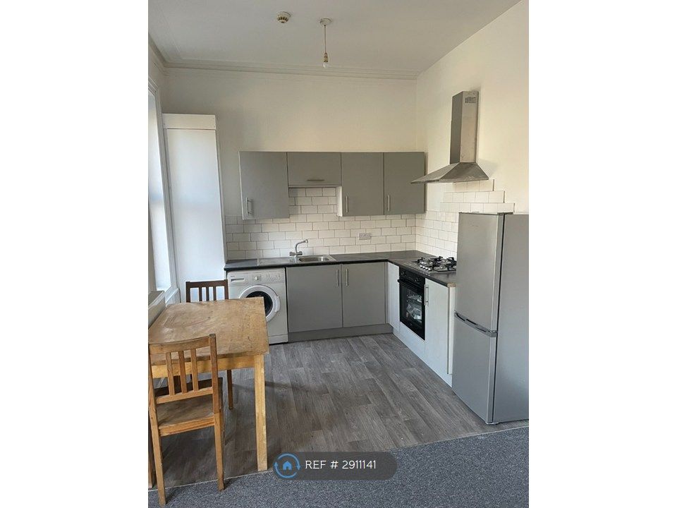 Property photo 3 of 14 Kitchen