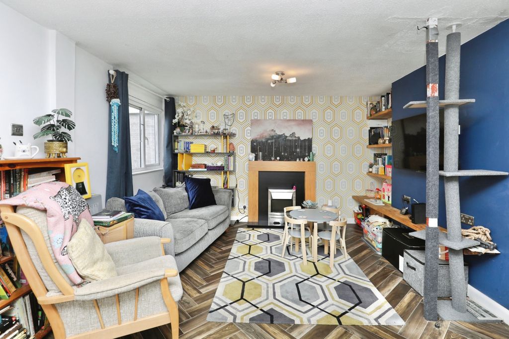 Property photo 3 of 13