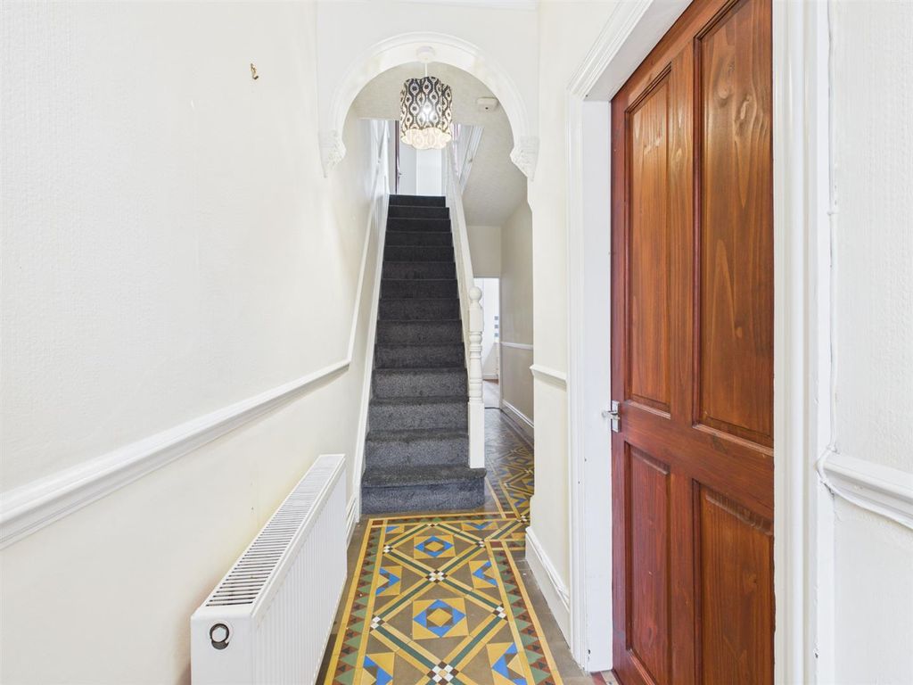 Property photo 2 of 19 Hallway