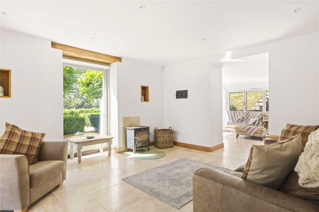 Property photo 3 of 21 Sitting Room