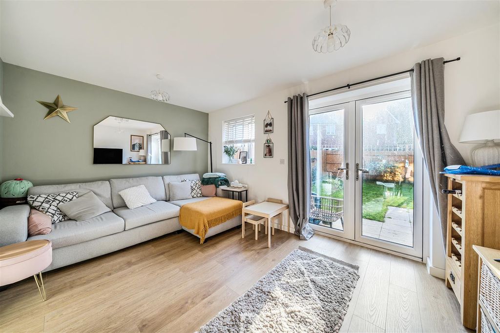 Property photo 3 of 19 Sitting Room