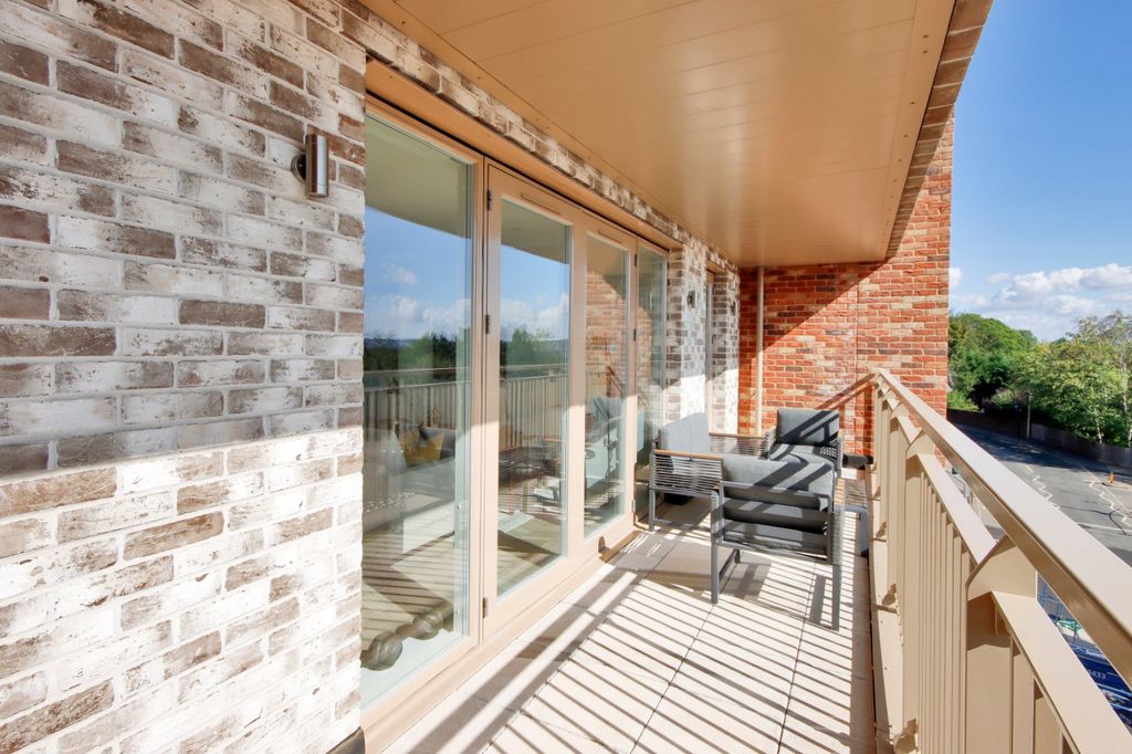 Property photo 1 of 11 Balcony