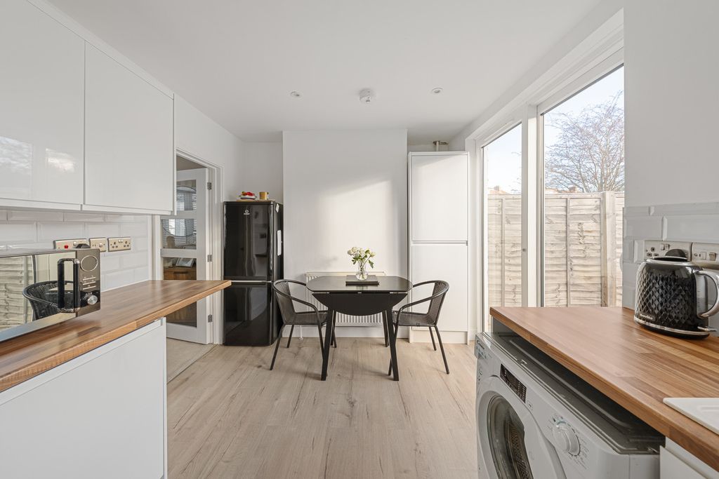 Property photo 2 of 20