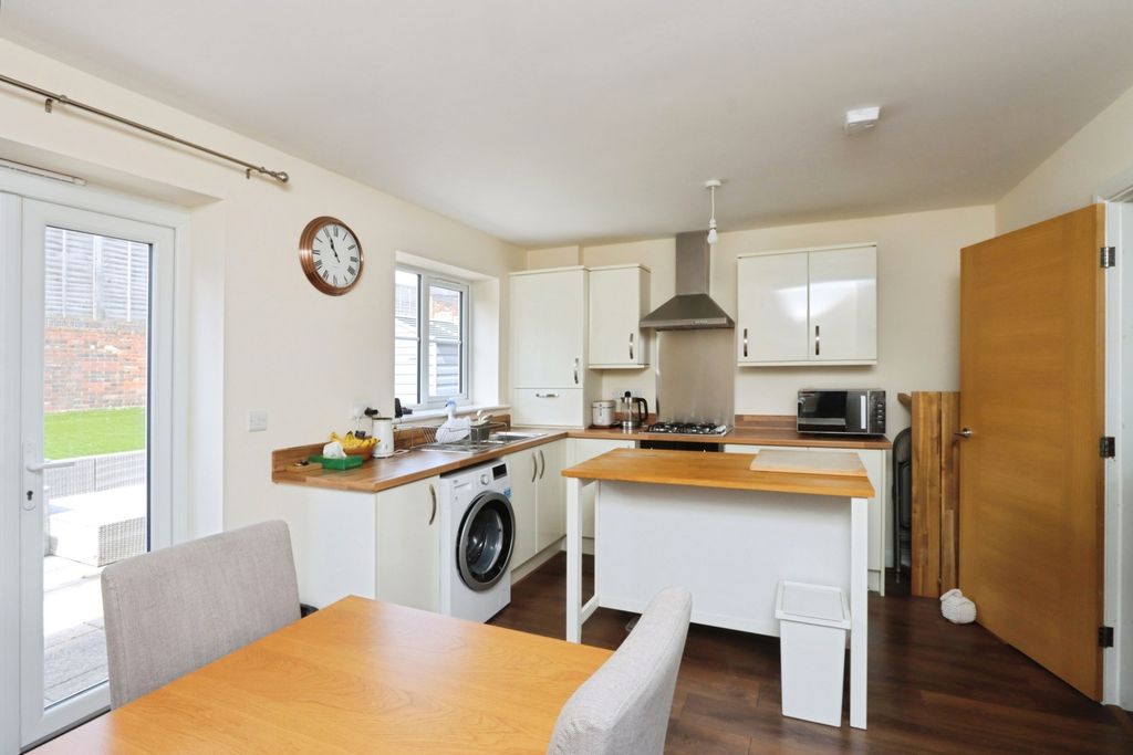 Property photo 3 of 18 Pbox-Img.Jpg