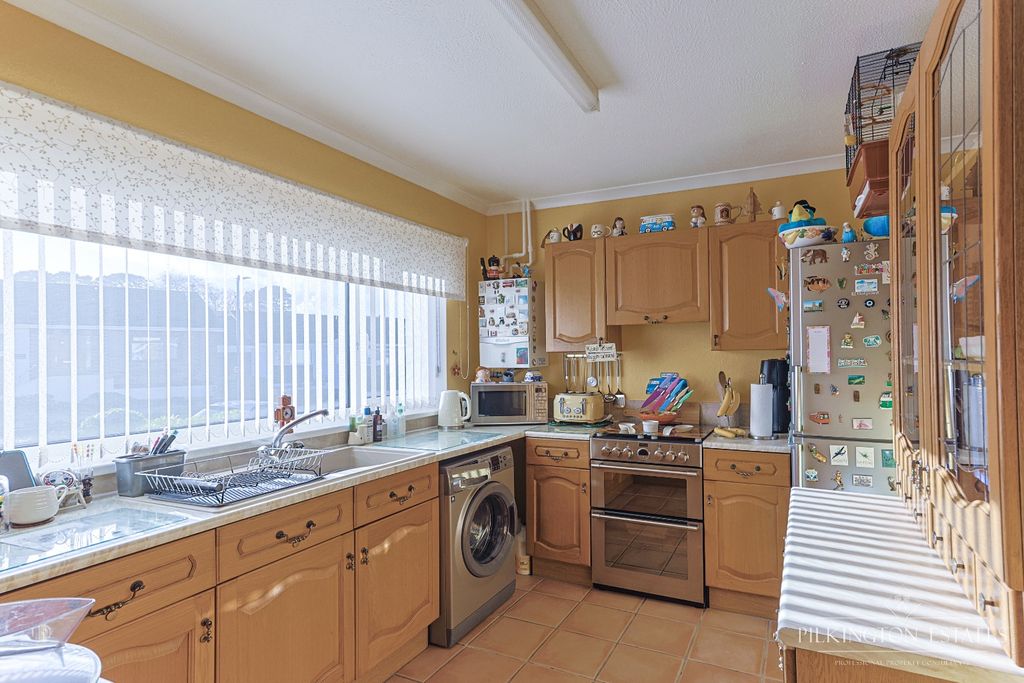 Property photo 2 of 16 4633904