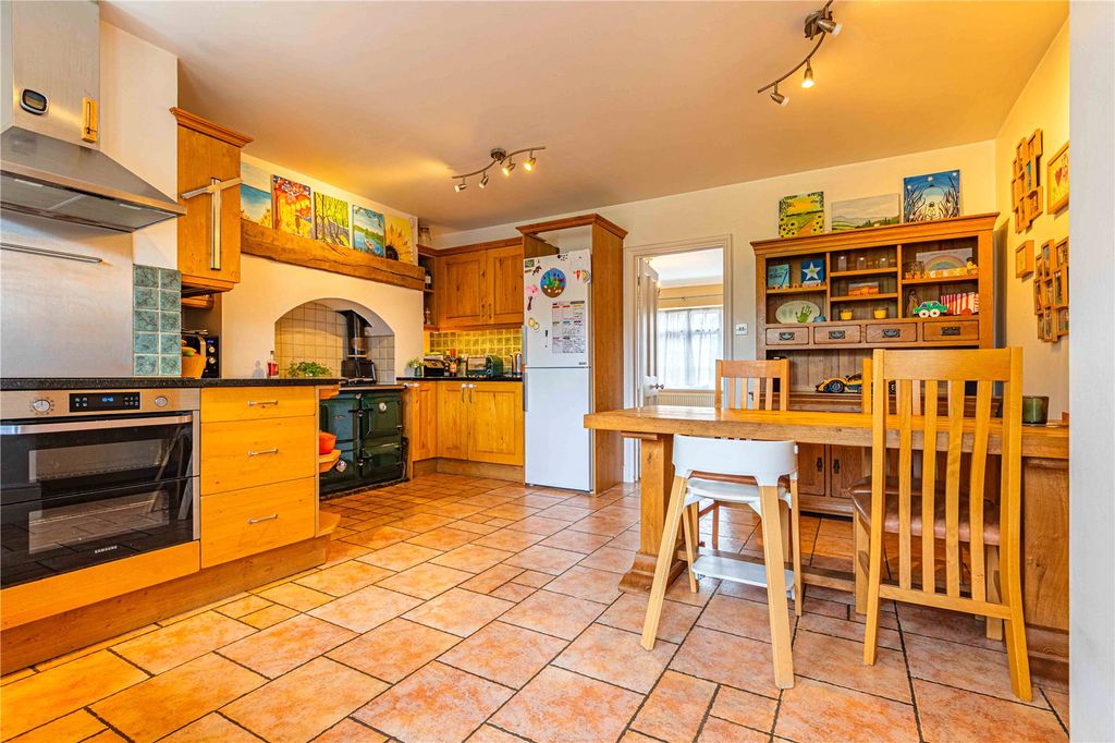 Property photo 2 of 25 Picture No. 16