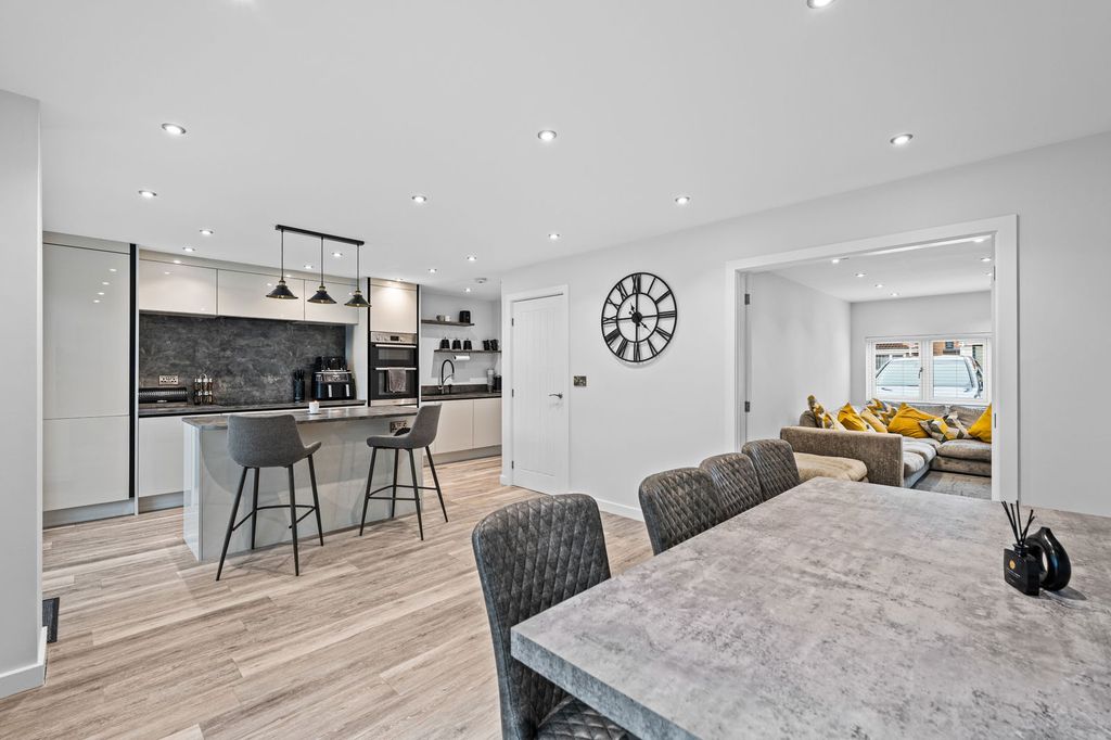 Property photo 3 of 29