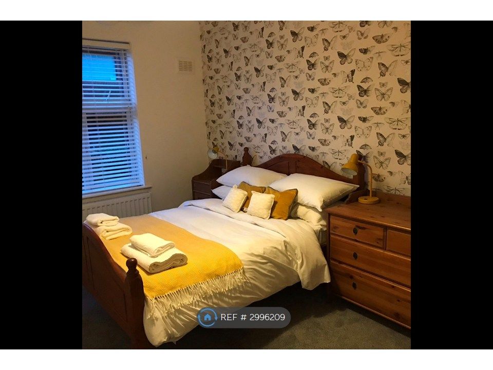 Property photo 1 of 10 Bedroom Two. Decor Has Been Updated
