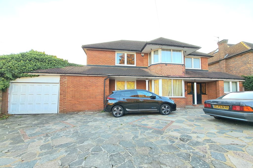 Property photo 2 of 28