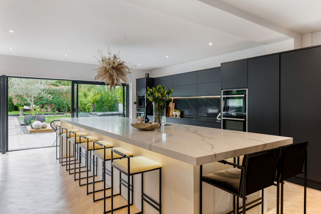 Property photo 2 of 30