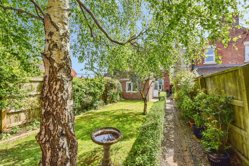 Property photo 2 of 19