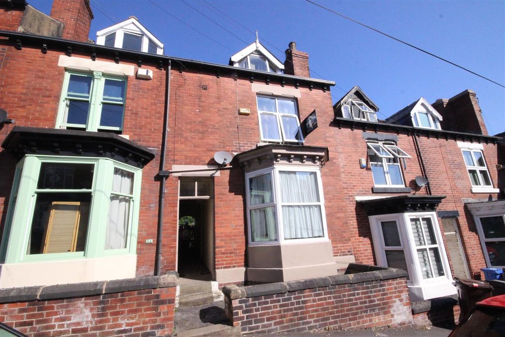 Property photo 1 of 11 32 Hunter House Road Exterior Front.Jpg