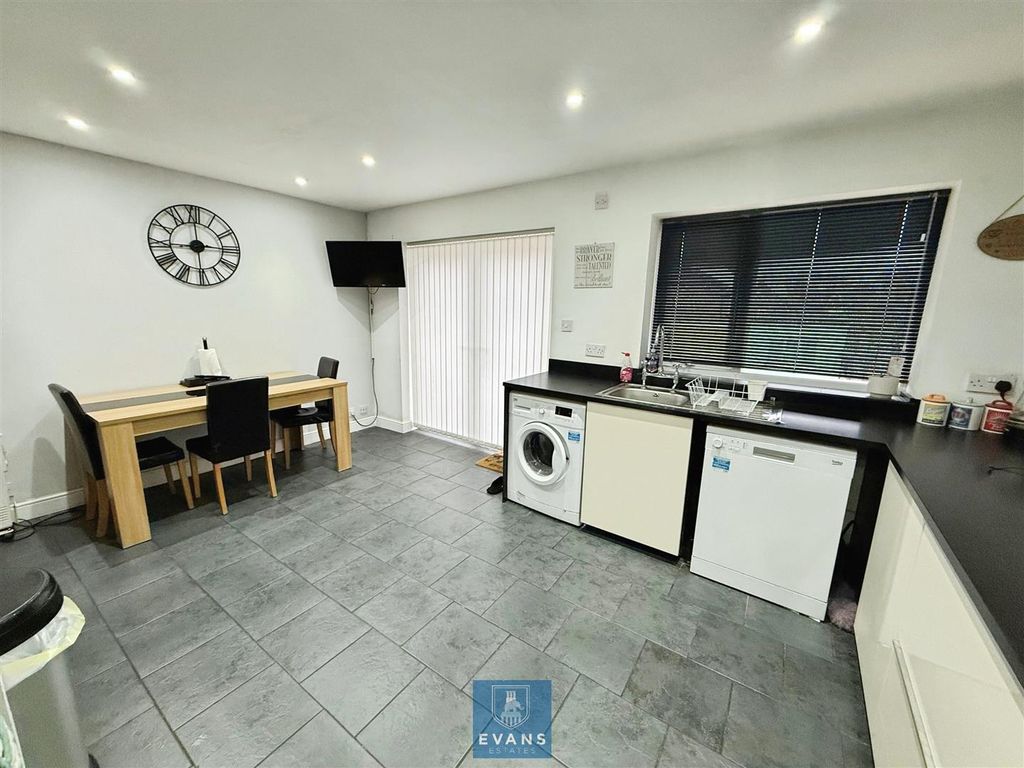 Property photo 2 of 18 Kitchen/Dining Room