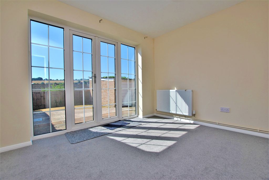 Property photo 3 of 13 Photo 02