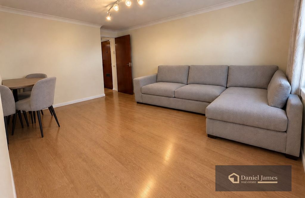 Property photo 2 of 8