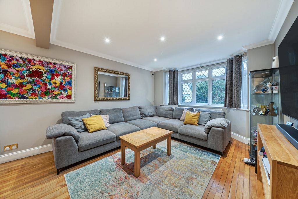 Property photo 2 of 23 1393026-9-695Fb79...