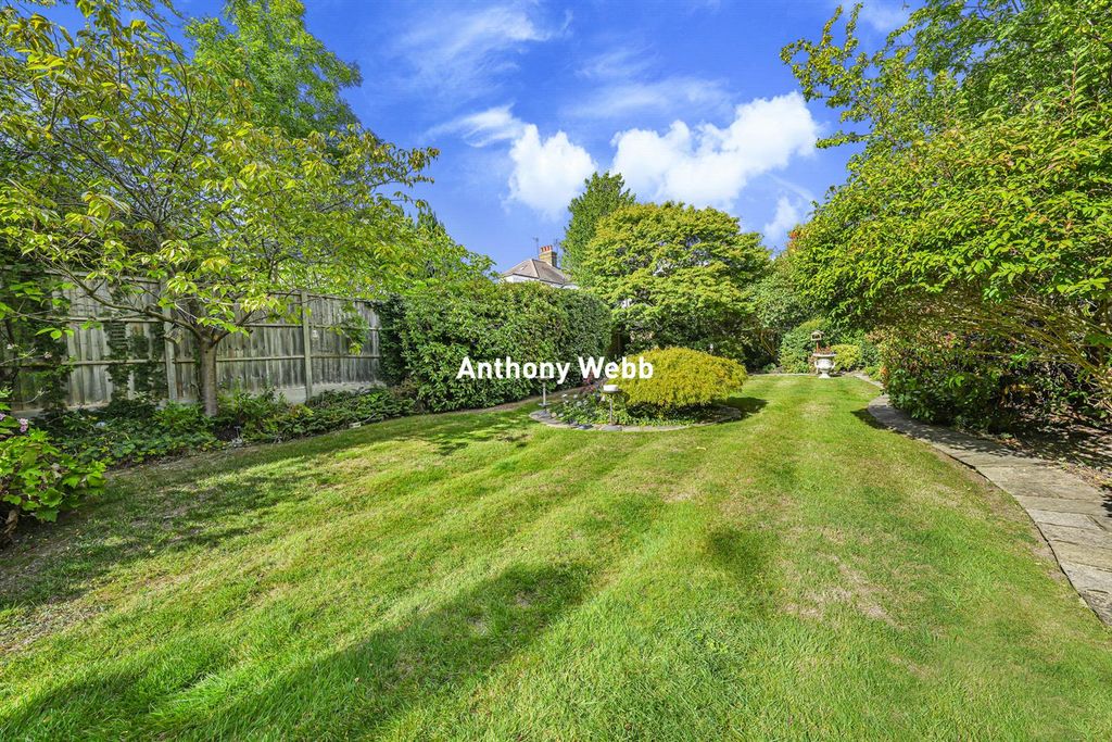 Property photo 2 of 30 Garden