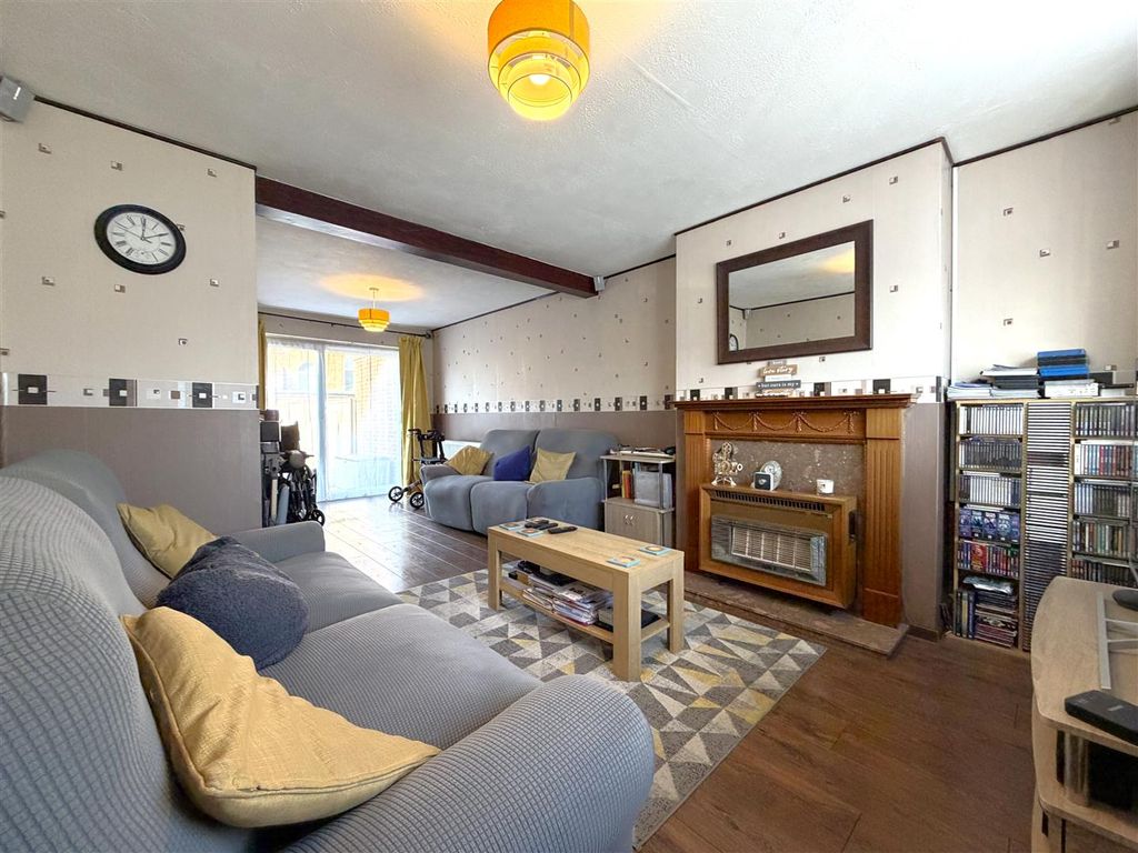 Property photo 2 of 13 Generous Lounge/Diner 118
