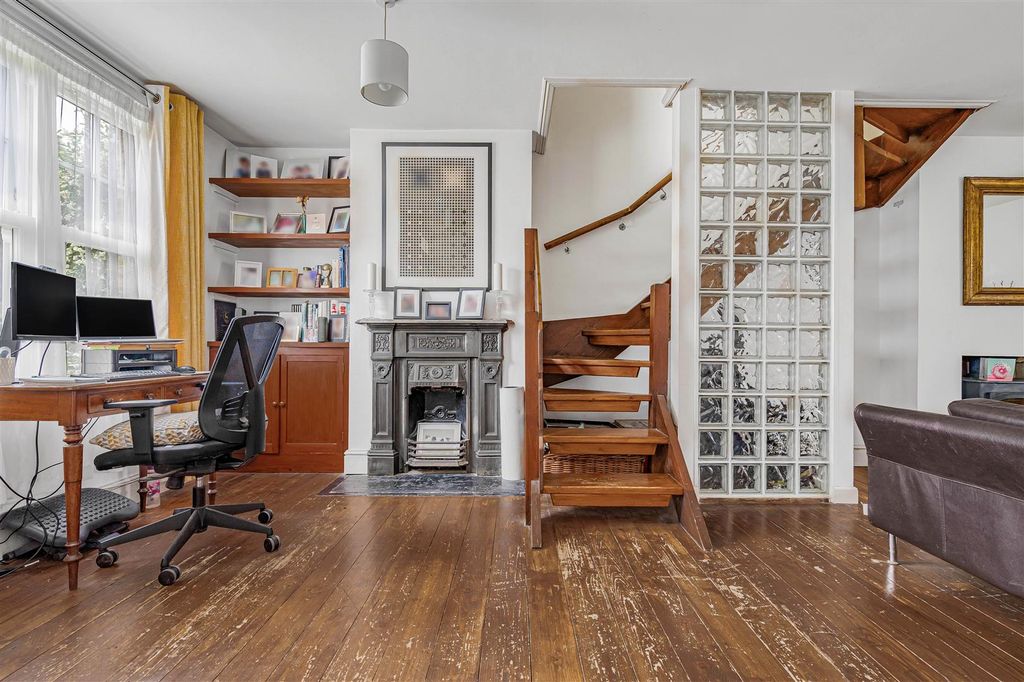 Property photo 3 of 17 4_84455.Jpg