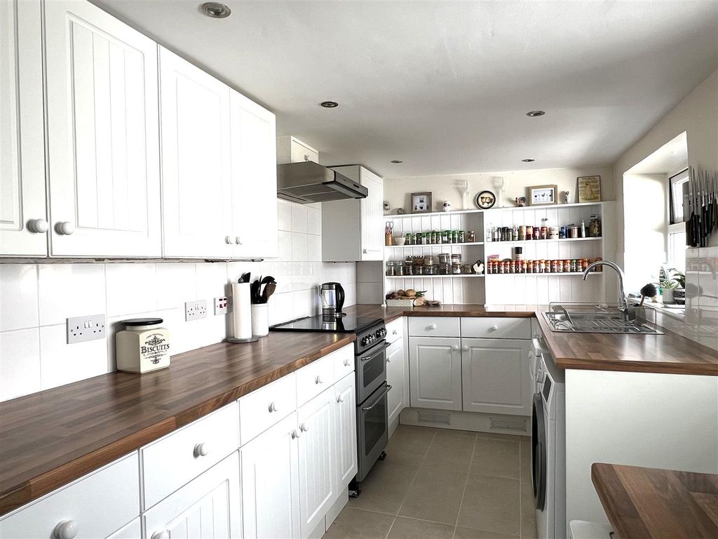 Property photo 2 of 46 Kitchen