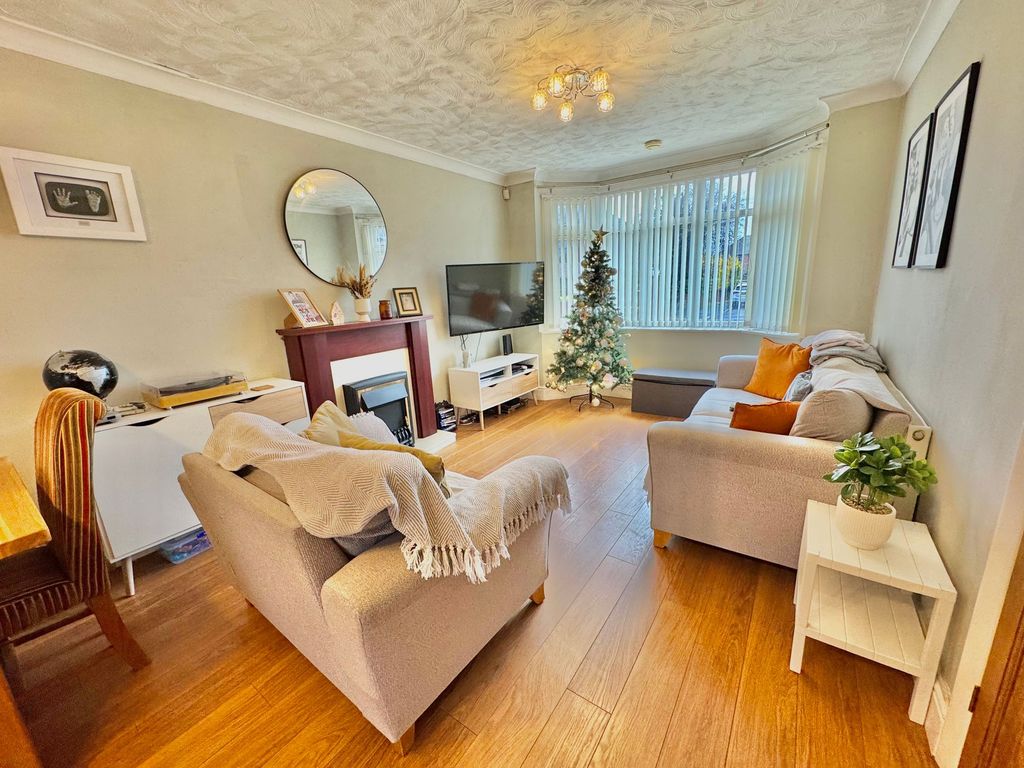 Property photo 3 of 27 Lounge/Diner