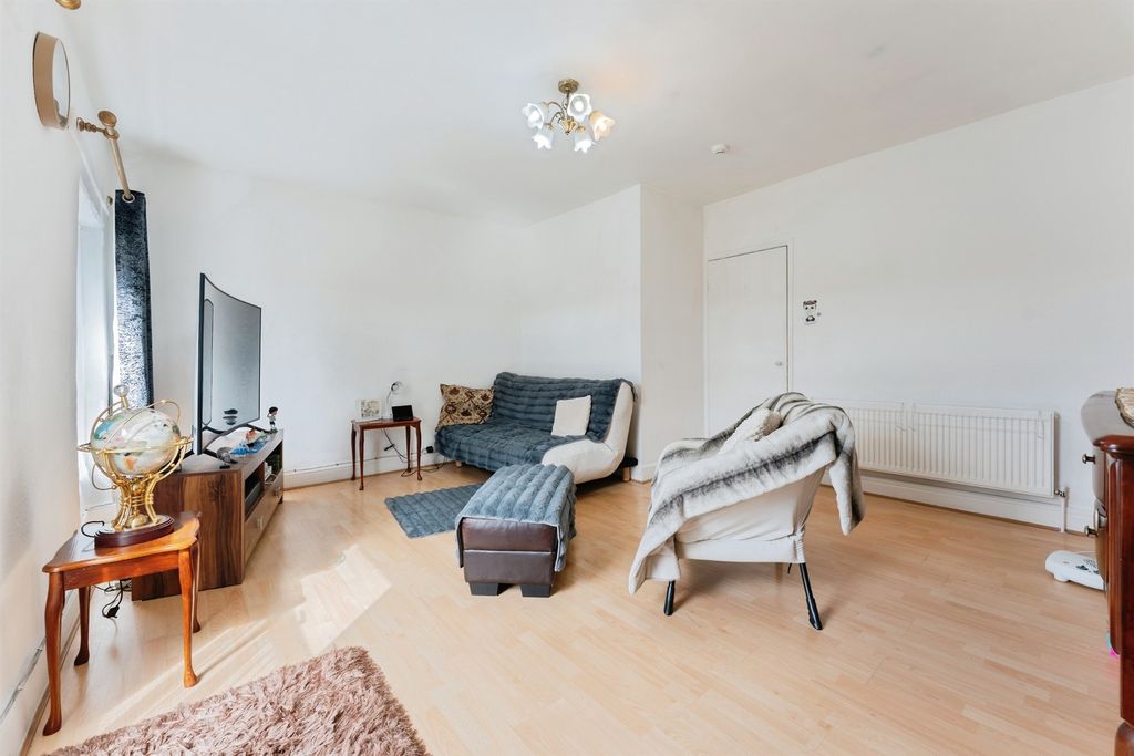 Property photo 3 of 17