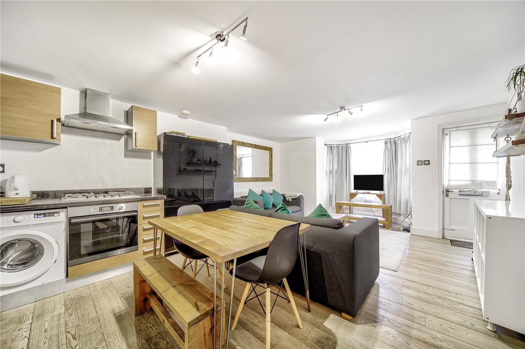 Property photo 3 of 11 Picture No. 06